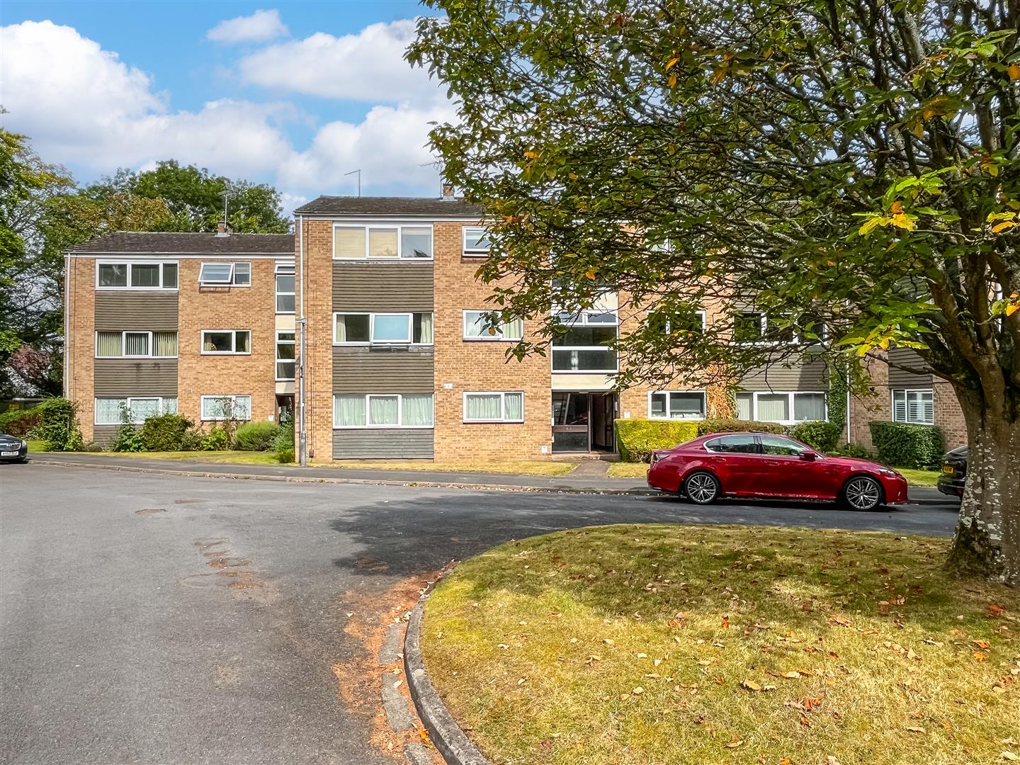 Tudor Court, Off West Street, WARWICK