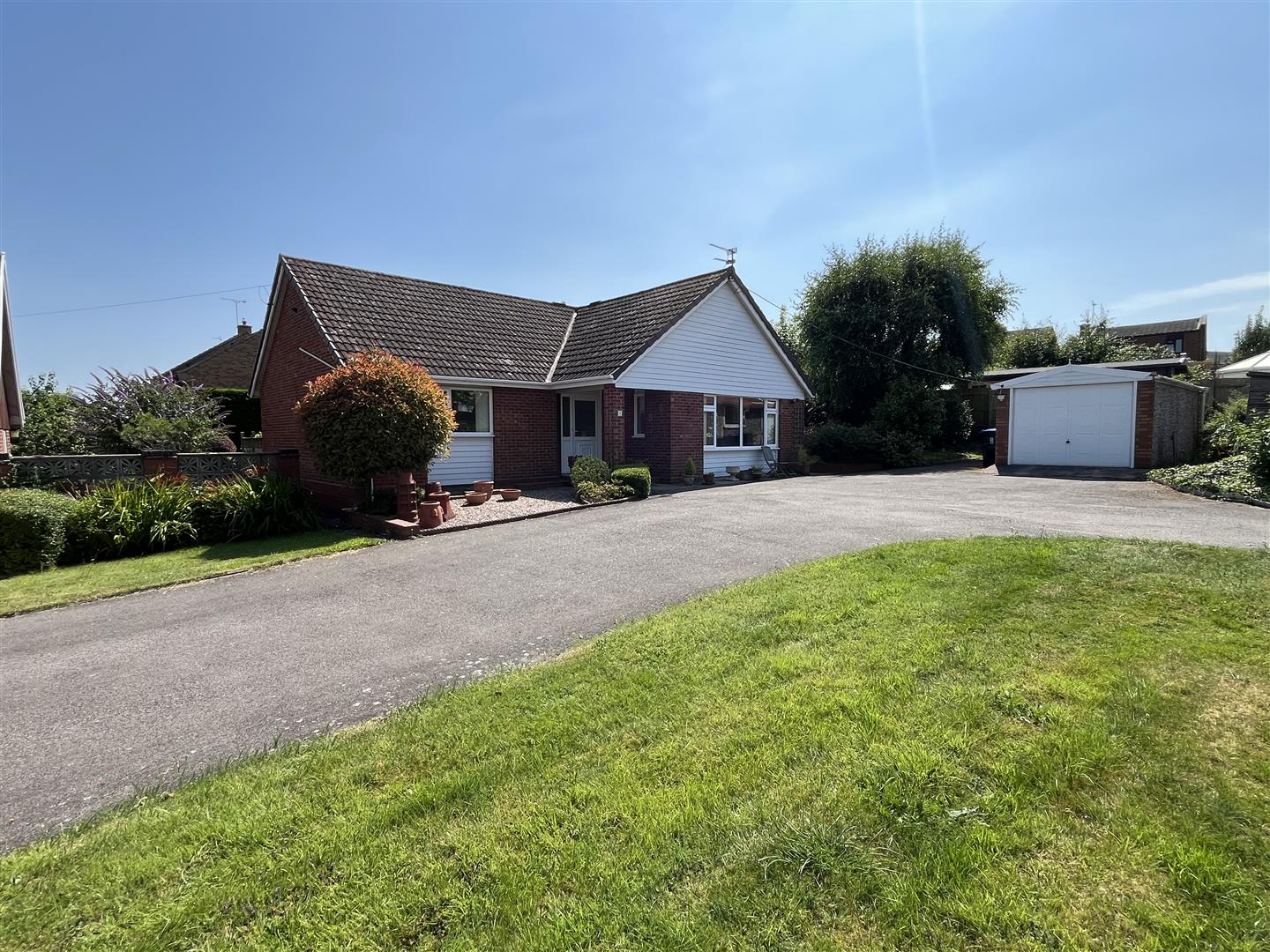 Tithe Barn Close, Hampton Magna, Warwick